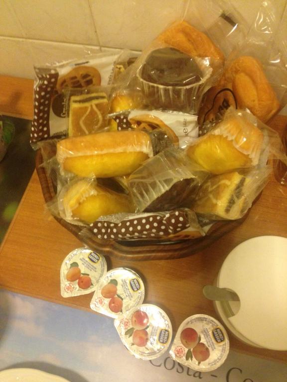 B & B Leonard Acqui Rome Bilik gambar